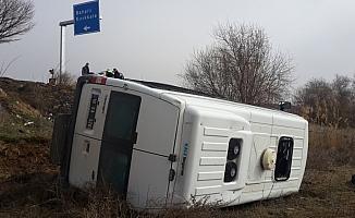 Kırıkkale'de cezaevi nakil aracı devrildi: 3 yaralı