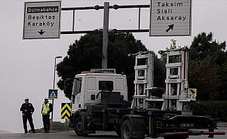 Taksim Meydanı'na çıkan yollar araç trafiğine kapatıldı