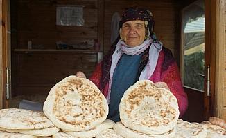 Annesinden öğrendiği bazlama tarifi geçim kapısı oldu