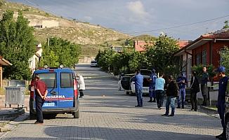 Boşanmak isteyen karısını öldürdü