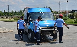 Karaman'da trafik kazası: 2 yaralı