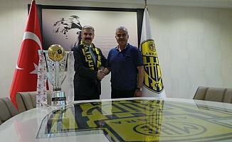 Milletvekili adayı Alperen'den MKE Ankaragücü'ne ziyaret