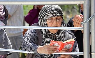 Şehit Halisdemir'in kabrinde ziyaretçi yoğunluğu