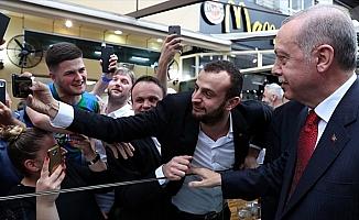 Cumhurbaşkanı Erdoğan'dan Rize'de kafe ziyareti