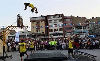 Hakkari'de akrobatik basketbol gösterisi