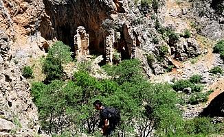 'İvriz Kaya Anıtı'na turist ilgisi