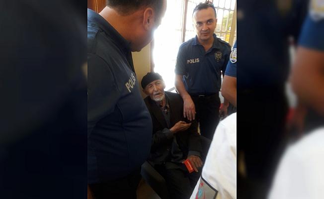 Polisin dikkati yaşlı adamı dolandırılmaktan kurtardı