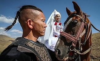 Kırgız kültürü ekmek kapıları oldu