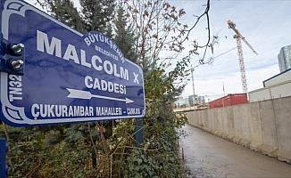 ABD Büyükelçiliğinin bulunduğu caddeye 'Malcolm X' tabelası asıldı