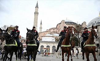 'Atlı Birlikler' Sultanahmet'te devriyeye başladı