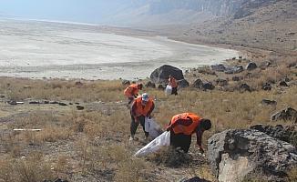 Meke Gölü'nde çevre temizliği