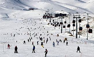 Yılbaşında kayakseverlerin tercihi Erciyes