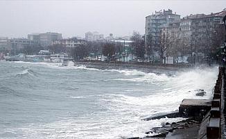 Marmara Denizi'nde ulaşıma poyraz engeli