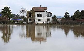 Muğla'da şiddetli yağış hayatı olumsuz etkiledi