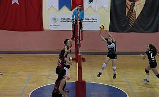 Karaman'da okullararası gençler voleybol müsabakaları