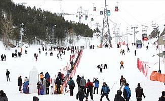 Doğu'daki kayak merkezlerinde 'ilkbahar' yoğunluğu