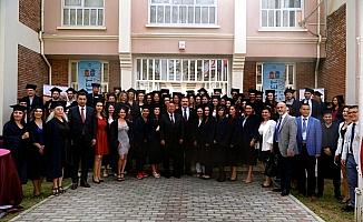 Anadolu Üniversitesi Lefkoşa Kampüsü'nde mezuniyet coşkusu