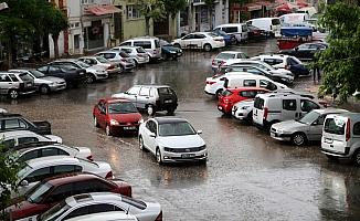 Sivas'ta sağanak ve dolu etkili oldu