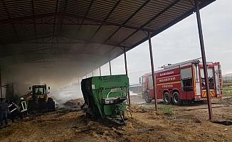 Depoda çıkan yangında tarım aletleri kullanılmaz hale geldi