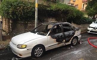 Kırıkkale'de park halindeki otomobil yandı