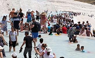 Pamukkale'yi 6 günde 80 bin turist gezdi