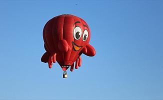 Kapadokya'da balonlar festival için havalandı