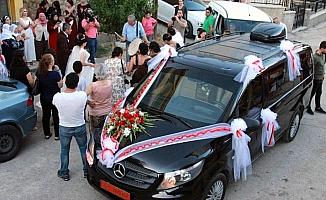 Valinin makam aracı şehit kardeşinin gelin arabası oldu