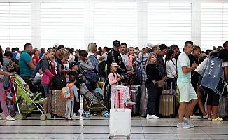 İngiliz turistlerin büyük bölümü ülkesine döndü