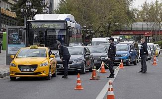 Tam kapanma döneminin ilk gününde trafikte yoğunluk