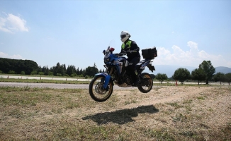 Jandarmanın motosikletli trafik ve asayiş timleri Bursa'da yetişiyor