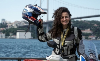 Kadın akademisyen belgeseli için motosikletiyle Afrika'yı keşfe çıkıyor