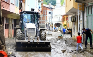 Bartın'da selden etkilenen alanlarda temizlik çalışmaları sürüyor