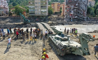 Bozkurt'ta yıkılan köprünün yerine seyyar köprü kuruldu