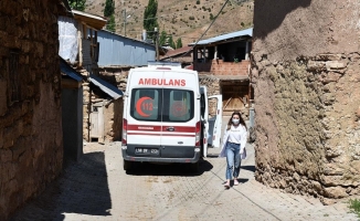 Sivas'ta aşı ekipleri Kovid-19 salgınıyla mücadeleyi köy köy dolaşarak sürdürüyor