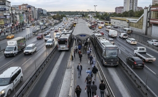 İstanbul'da sağanağın etkisiyle trafik yoğunluğu arttı