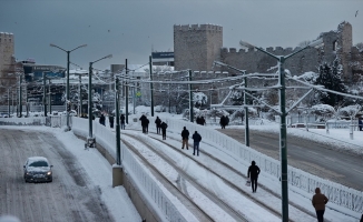 İstanbul'daki bazı üniversitelerde kar yağışı nedeniyle sınavlar ertelendi