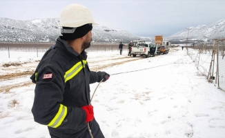 Isparta'daki enerji dağıtım işçileri zorlu mesailerini anlattı