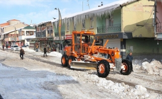 Bingöl Karlıova'da kar temizleme çalışması için tüm ekipler seferber