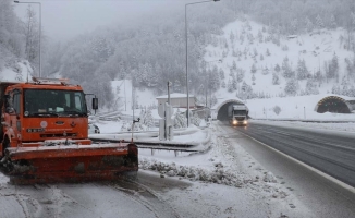 Bolu Dağı'nda kar yağışı etkisini sürdürüyor