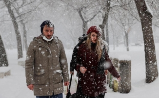 İstanbul'da kar yağışı sabah saatlerinde etkisini artırdı