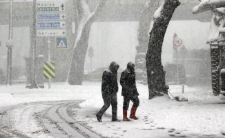 İstanbul'da yoğun kar yağışı etkisini sürdürüyor