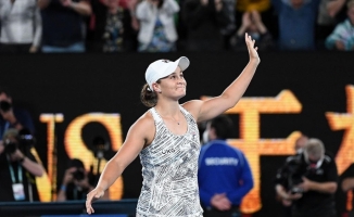 Tenisi bırakan Ashleigh Barty, spordan kopmayacağının sinyallerini verdi