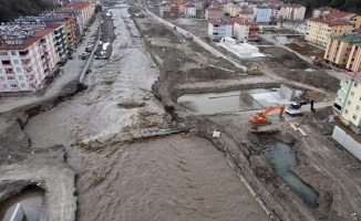 Ezine Çayı'ndaki bir köprü daha ulaşıma kapatıldı