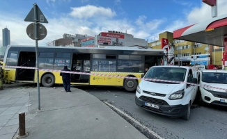 Kağıthane'de İETT otobüsünün karıştığı zincirleme kazada 1 kişi yaralandı