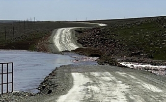 Kars'ta sel nedeniyle iki köy yolu ulaşıma kapandı