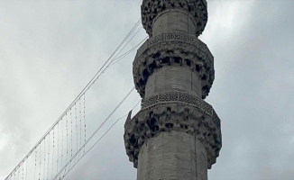 Süleymaniye Camisi'nin şerefesinden düşen parça kubbeye zarar verdi