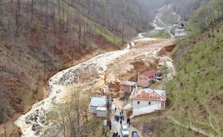 Trabzon'da heyelan sonucu 5 bina toprak altında kaldı