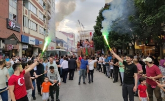 İstanbul'un fethinin yıl dönümünde karadan temsili gemi yürüttüler