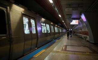 Yenikapı-Atatürk Havalimanı metro hattındaki teknik arıza, seferleri aksattı