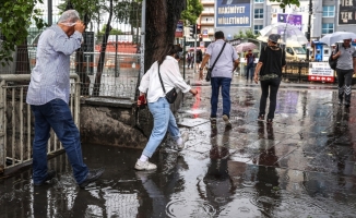 İstanbul'da sağanak yağış etkili oluyor